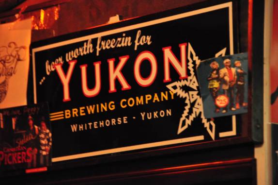 Bar em Dawson City, no Yukon Territory, noroeste do Canadá